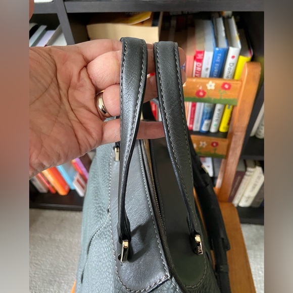 🌸SOLD🌸 Tod’s Miky Bauletto Grande (Large) in Graphite with Gold Hardware! - Picture 9 of 16